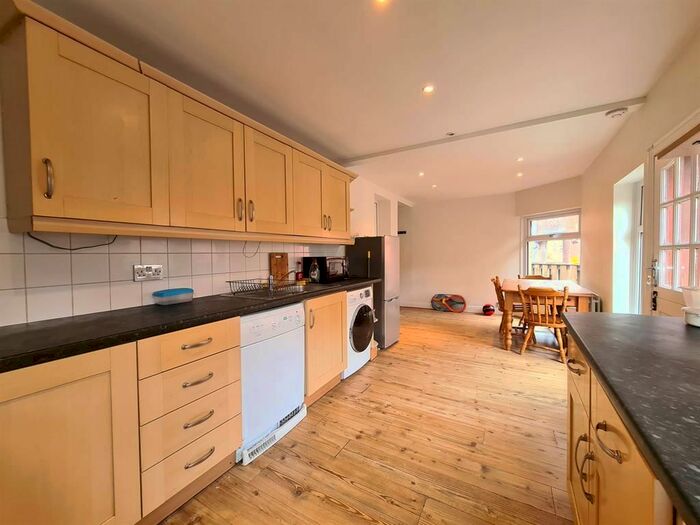 2 Bedroom Flat To Rent In Cheltenham Parade, Harrogate, HG1