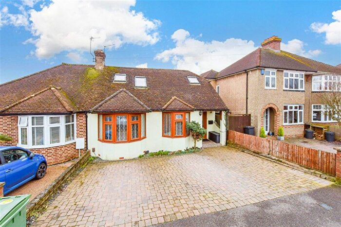 4 Bedroom Chalet For Sale In Royston Road, Bearsted, Maidstone, Kent, ME15