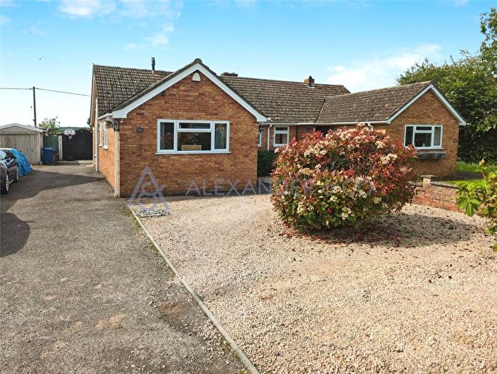 3 Bedroom Bungalow To Rent In The Broadway, Charlton-on-Otmoor, OX5