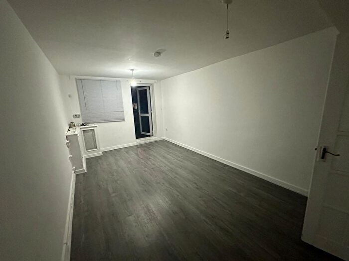 2 Bedroom Flat To Rent In Mellington Court, Benthal Road, Hackney, N16