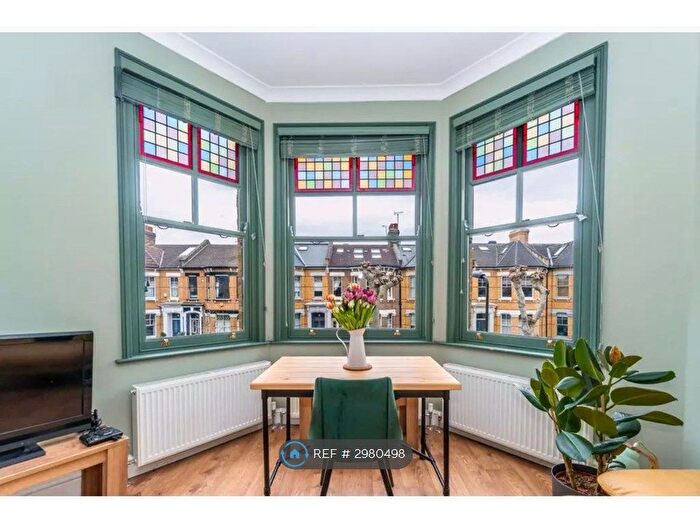 2 Bedroom Flat To Rent In Clapton, London, E5