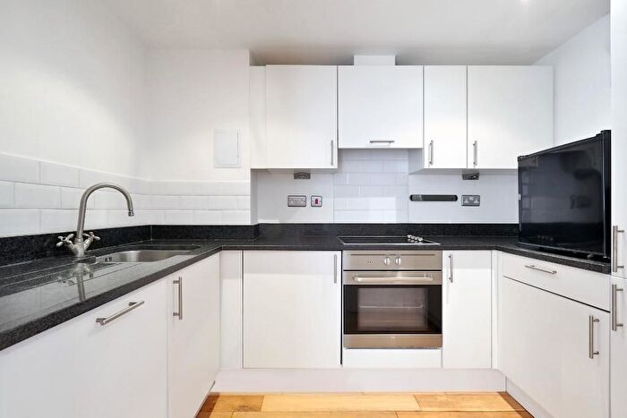 2 Bedroom Flat To Rent In Murray Grove, Hoxton, London, N1