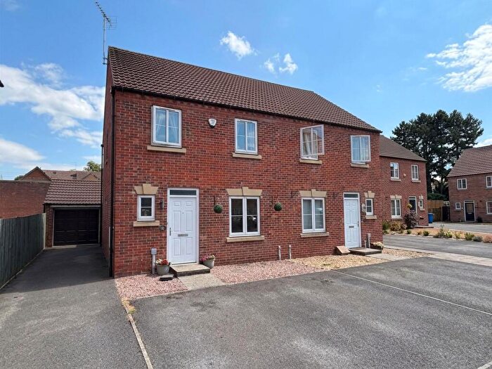3 Bedroom Semi-Detached House For Sale In Kensington Way, Worksop, S81