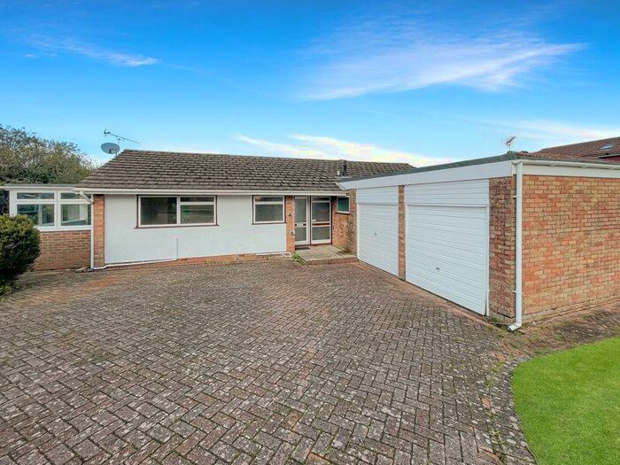 3 Bedroom Detached Bungalow To Rent In Lammas Close, Cowes, Isle Of Wight, PO31