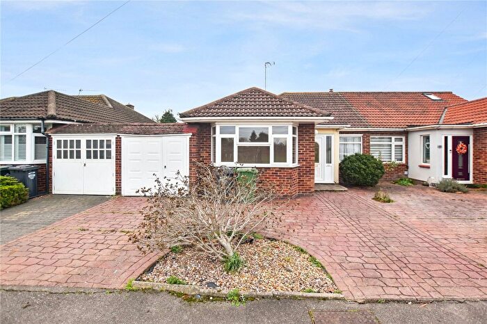 3 Bedroom Bungalow For Sale In Chestnut Grove, Dartford, Kent, DA2