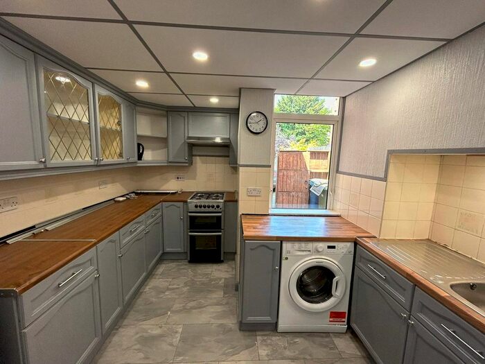 2 Bedroom Maisonette To Rent In London Road, Binfield, Bracknell, Berkshire, RG42