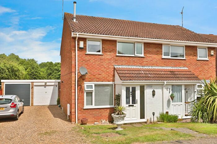 3 Bedroom Semi-Detached House For Sale In Chestnut Avenue, Spixworth, Norwich, NR10