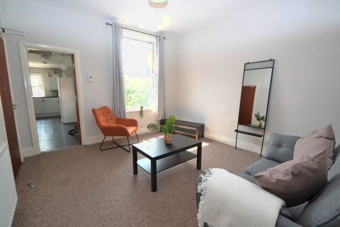 2 Bedroom Flat To Rent In Musters Road, West Bridgford, NG2