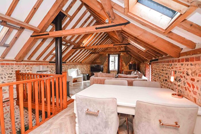 2 Bedroom Barn Conversion To Rent In Roughton, NR11
