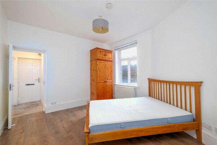 4 Bedroom Apartment To Rent In Ballards Lane, Finchley, London, N3