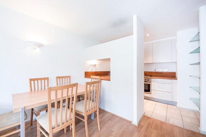 2 Bedroom Apartment To Rent In Myddelton Passage London, EC1R