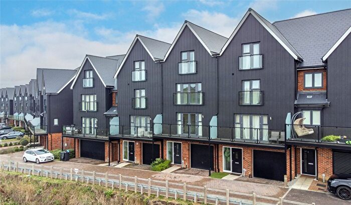 4 Bedroom Terraced House For Sale In Stratford Way, Northfleet, Kent, DA11