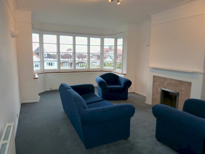 3 Bedroom Flat To Rent In Finchley Road, London, NW11