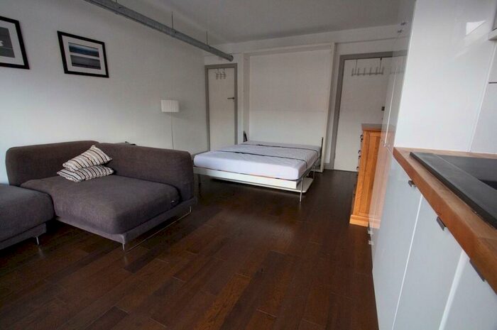 Apartment To Rent In Eastgate House, High Street, Guildford, Surrey, GU1