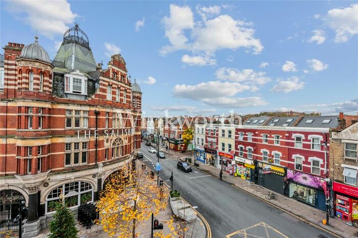 2 Bedroom Flat To Rent In The Coliseum, Salisbury Pomenade, Green Lanes, London, N8