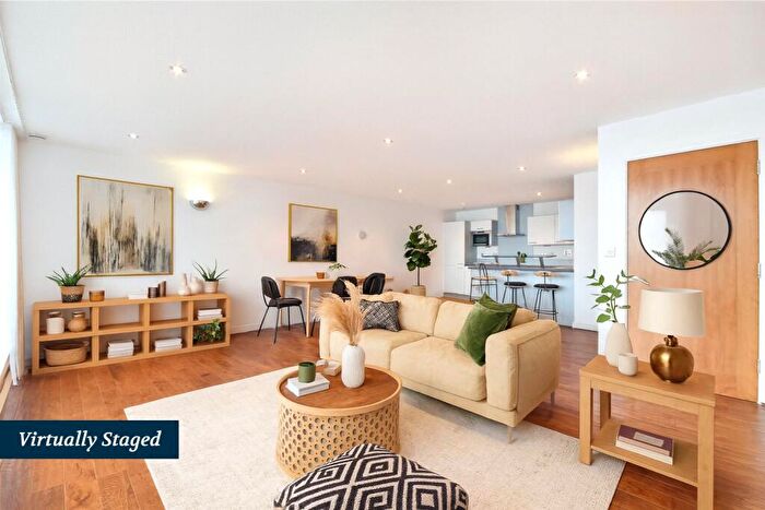 2 Bedroom Flat To Rent In Western Gateway, Silvertown, E16