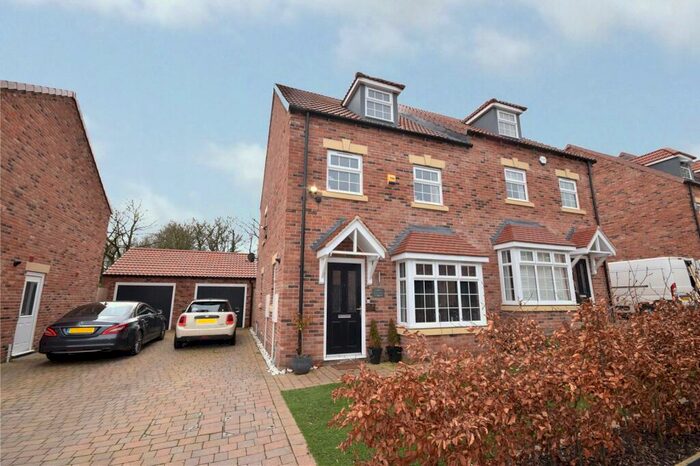 3 Bedroom Semi-Detached House To Rent In Woodlands Grove, Adel, Leeds, LS16