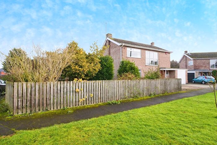 4 Bedroom Detached House For Sale In Lorraine Avenue, Elvington, York, YO41