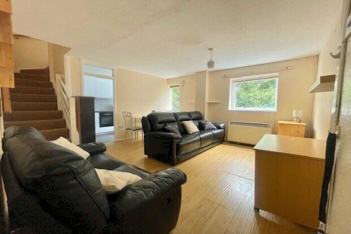 1 Bedroom Flat To Rent In Aylesbury Close, London, E7