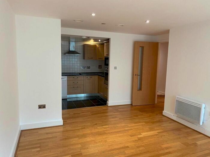 2 Bedroom Flat To Rent In Mast Quay, Woolwich, London, SE18