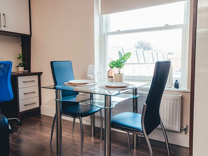 Studio To Rent In Blenheim Terrace, Leeds, LS2