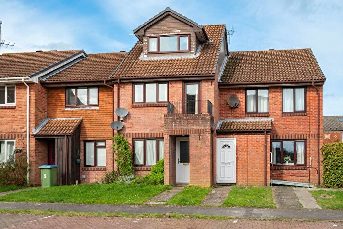 1 Bedroom Maisonette For Sale In Manor Fields, Horsham, RH13