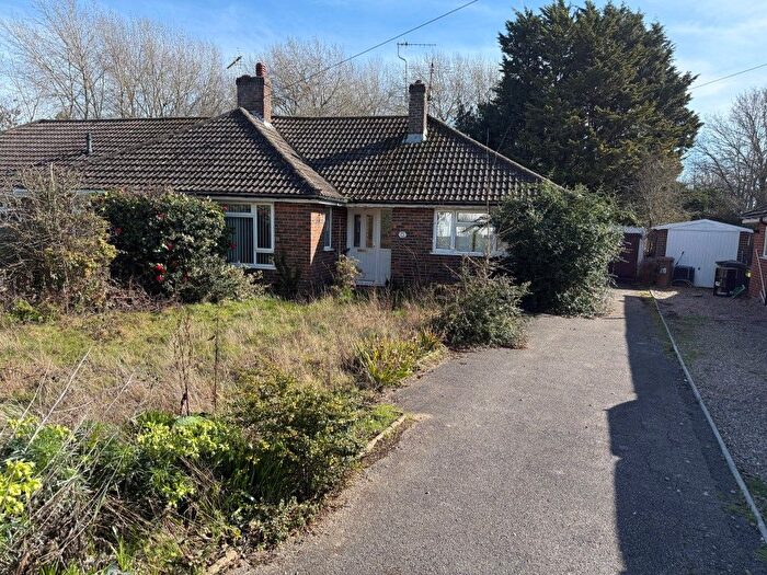 3 Bedroom Bungalow For Sale In Fairlands Road, Fairlands, Guildford, GU3
