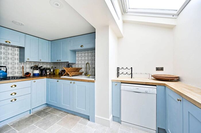 2 Bedroom Property To Rent In Donne Place, Chelsea, London, SW3