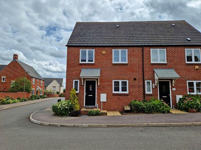 4 Bedroom Semi-Detached House To Rent In Golby Road, Bloxham, Oxon, OX15