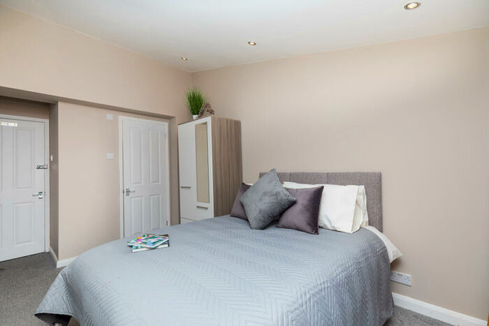 1 Bedroom House To Rent In Gossops Green, RH11