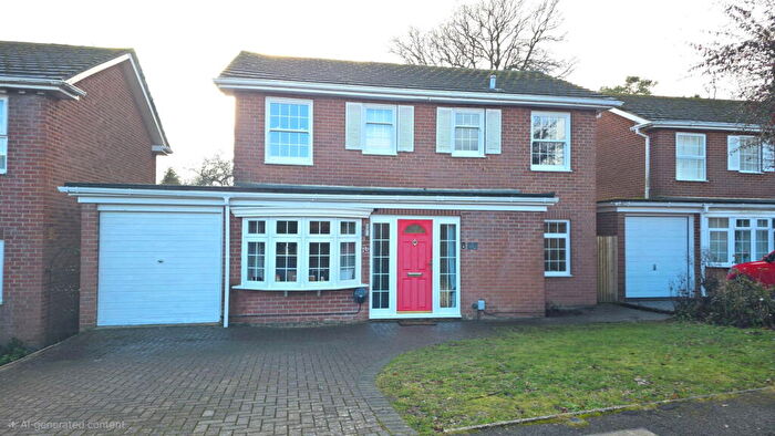 4 Bedroom Detached House For Sale In Chiltern Close, Newbury, RG14
