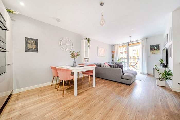 2 Bedroom Flat For Sale In Telegraph Avenue, London, SE10