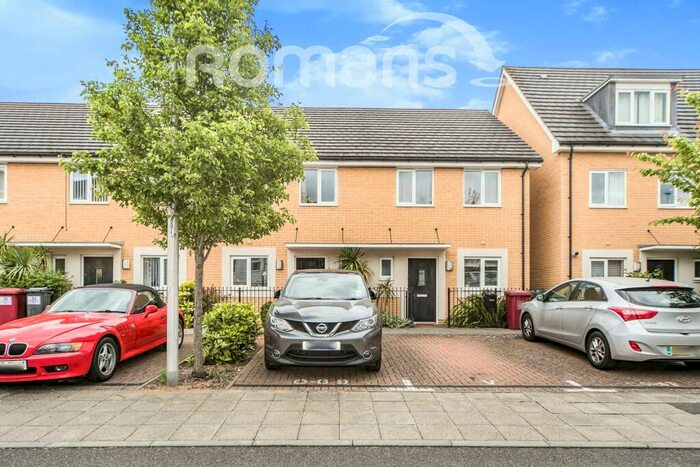 3 Bedroom Terraced House To Rent In St. Agnes Way, RG2