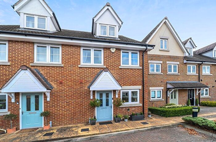 3 Bedroom Terraced House For Sale In South Street, Farnborough, GU14