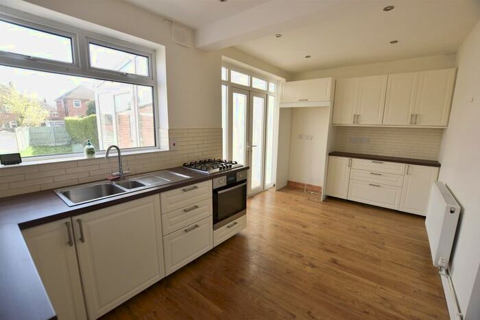 3 Bedroom Semi-Detached House To Rent In Poynings Avenue, Leicester, LE3