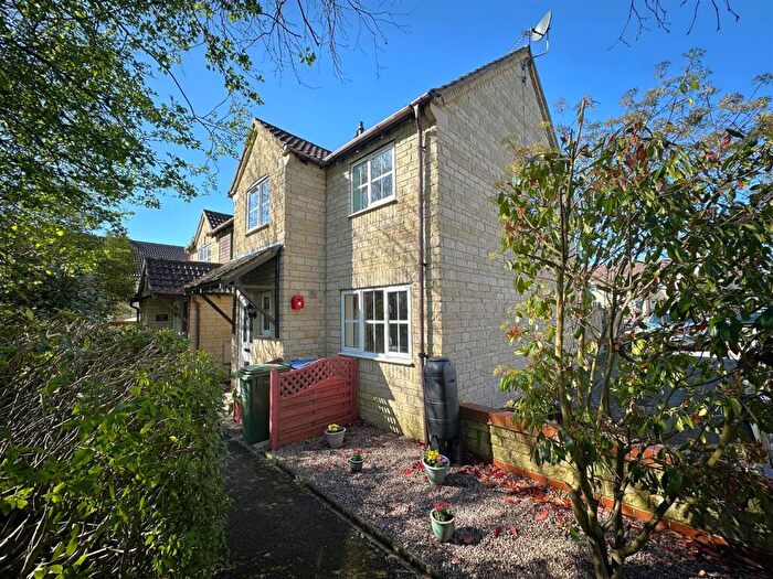 3 Bedroom End Of Terrace House For Sale In Huntingdon Way, Chippenham, SN14