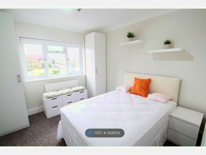 1 Bedroom Flat To Rent In Deans Lane, Mill Hill, HA8
