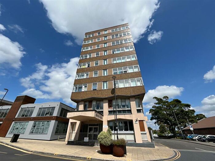 1 Bedroom Flat To Rent In Priory Heights, Dunstable, LU5