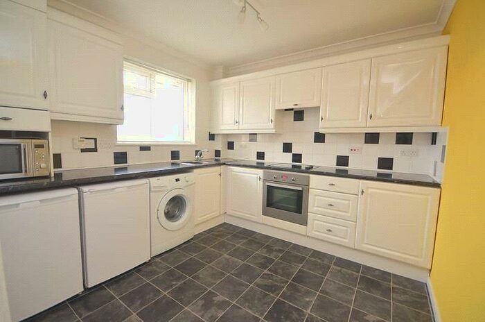 1 Bedroom Apartment To Rent In Adelphi Crescent, Hornchurch, Essex, RM12