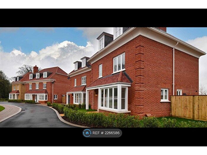 4 Bedroom Semi-Detached House To Rent In Sassoon Drive, London, EN4