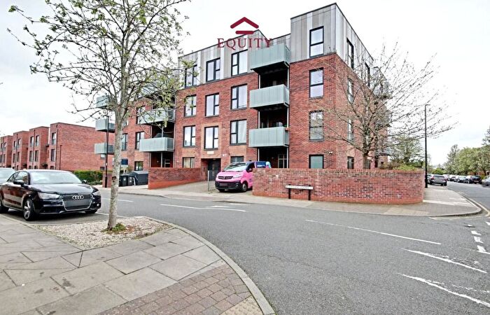 1 Bedroom Flat For Sale In Canning Square, Enfield, EN1