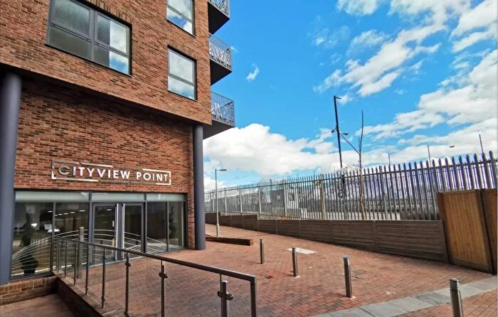 2 Bedroom Apartment To Rent In Leven Road, London, E14