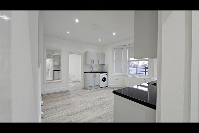 2 Bedroom Flat To Rent In Uxbridge Road, Slough, SL2