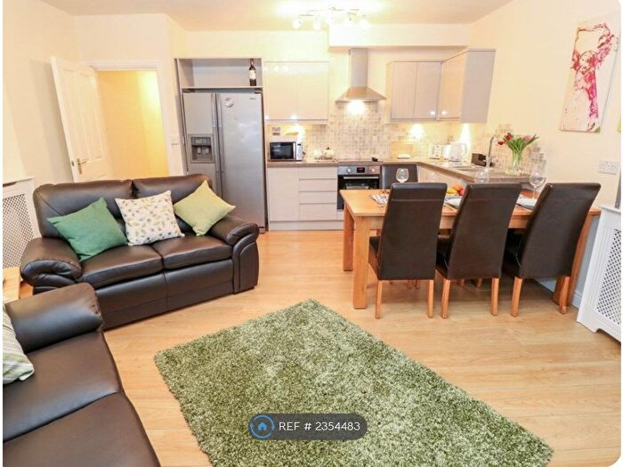 2 Bedroom Flat To Rent In Water Street, Todmorden, OL14