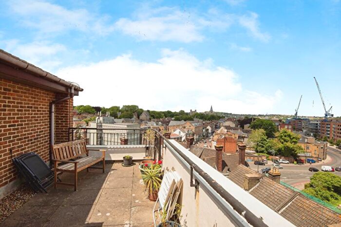 1 Bedroom Flat For Sale In Rochester Gate, High Street, Rochester, Kent, ME1