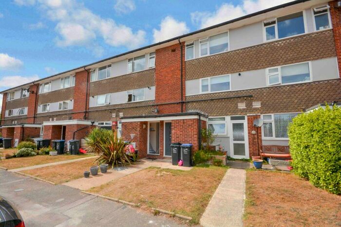 3 Bedroom Flat To Rent In Magdalen Court, Broadstairs, CT10