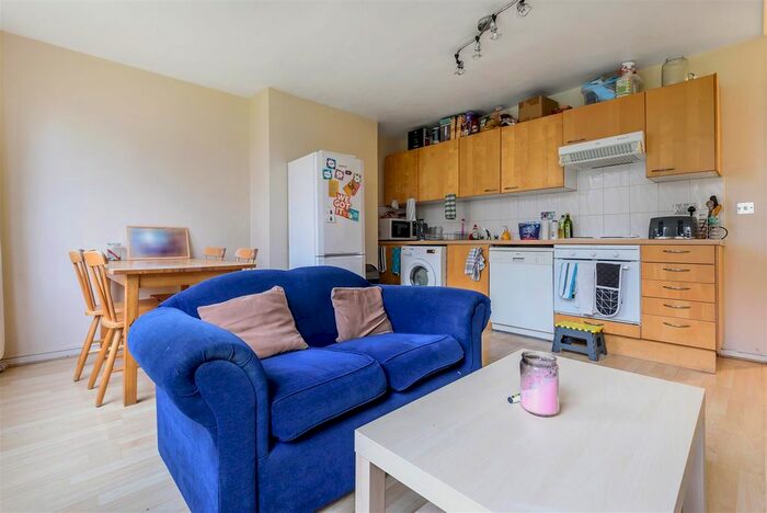 4 Bedroom Flat To Rent In Sherfield Gardens, London, SW15