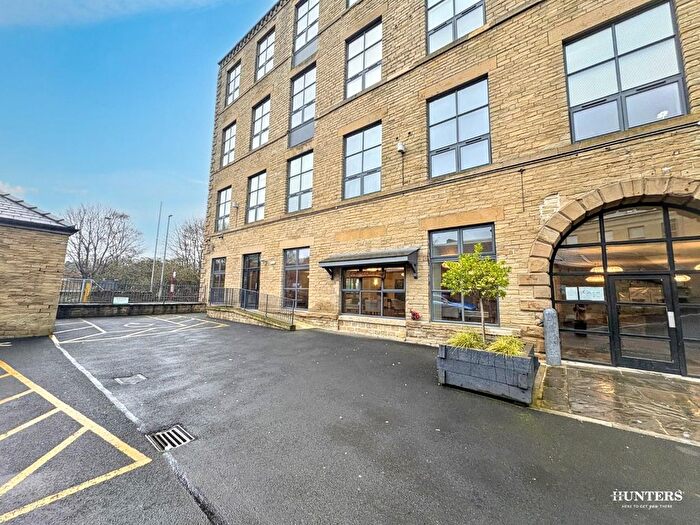 1 Bedroom Flat To Rent In Upper Blakeridge Lane, Batley, WF17