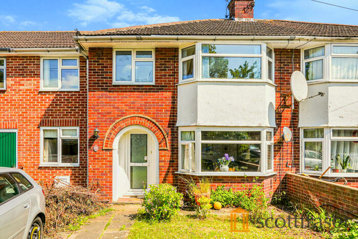 4 Bedroom Semi-Detached House To Rent In Gordon Close, OX3