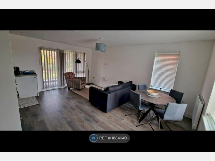 1 Bedroom Flat To Rent In Garrett Crescent, Chertsey, KT16